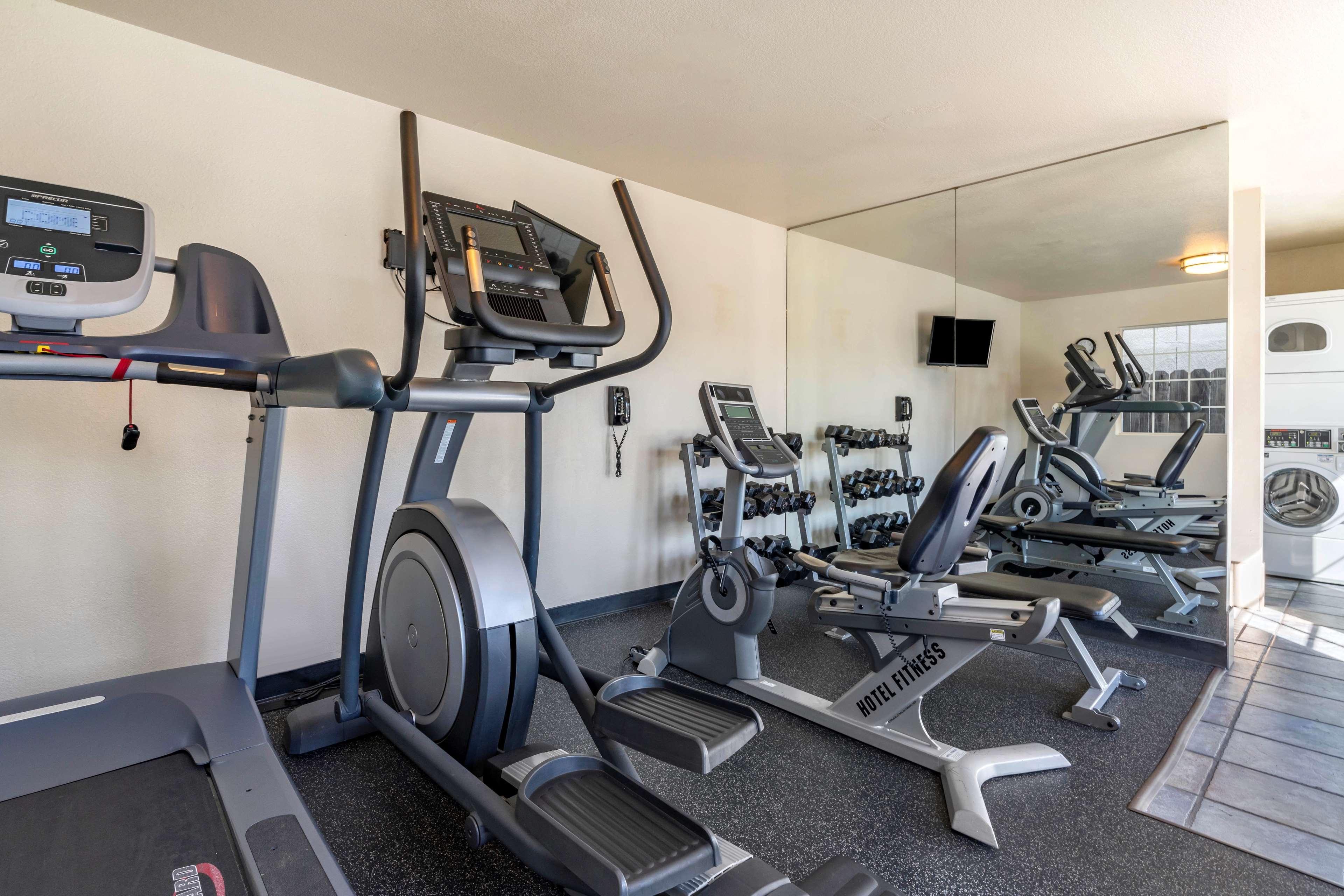 Best Western Luxury Inn Tracy Bagian luar foto