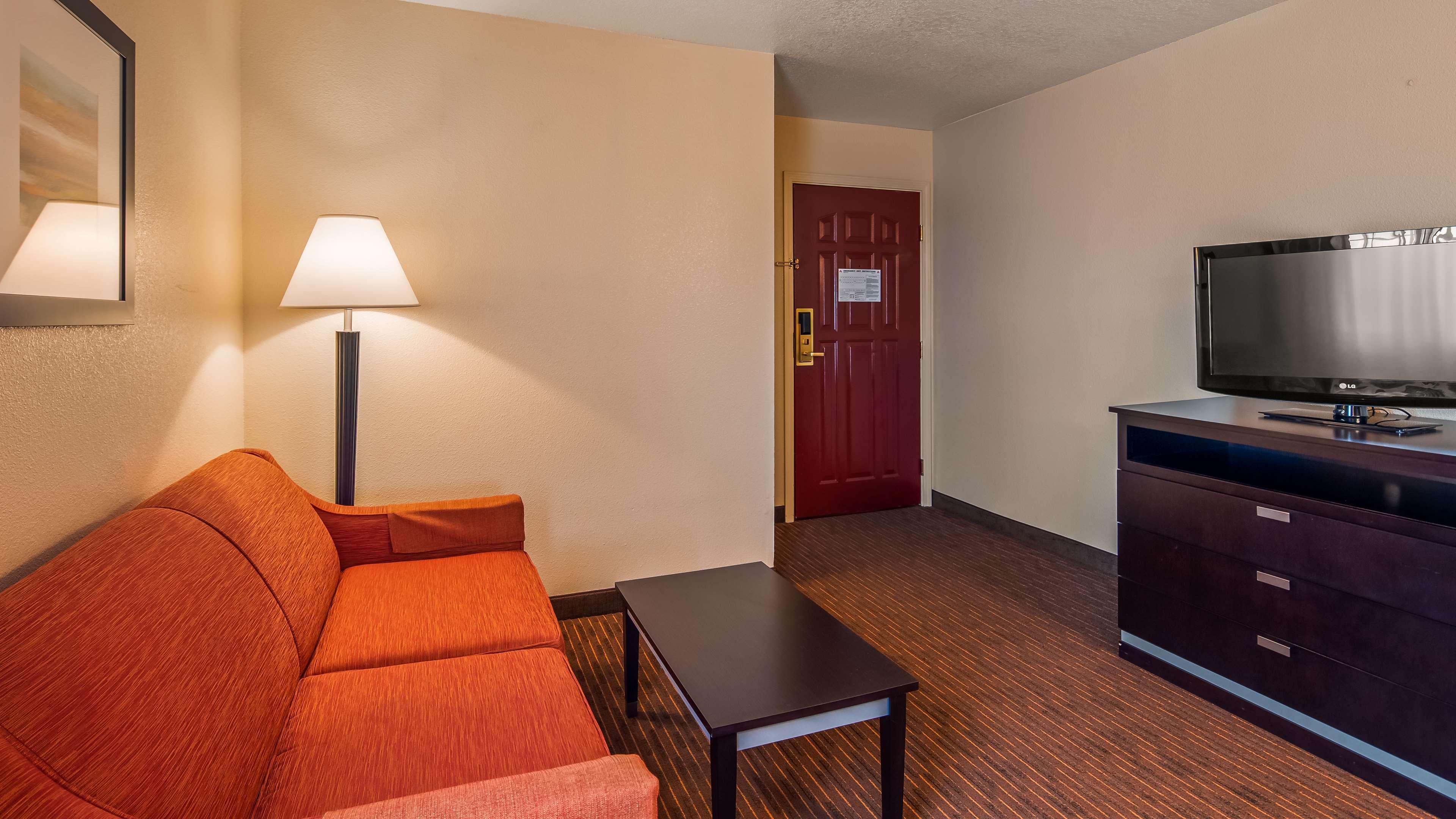 Best Western Luxury Inn Tracy Bagian luar foto