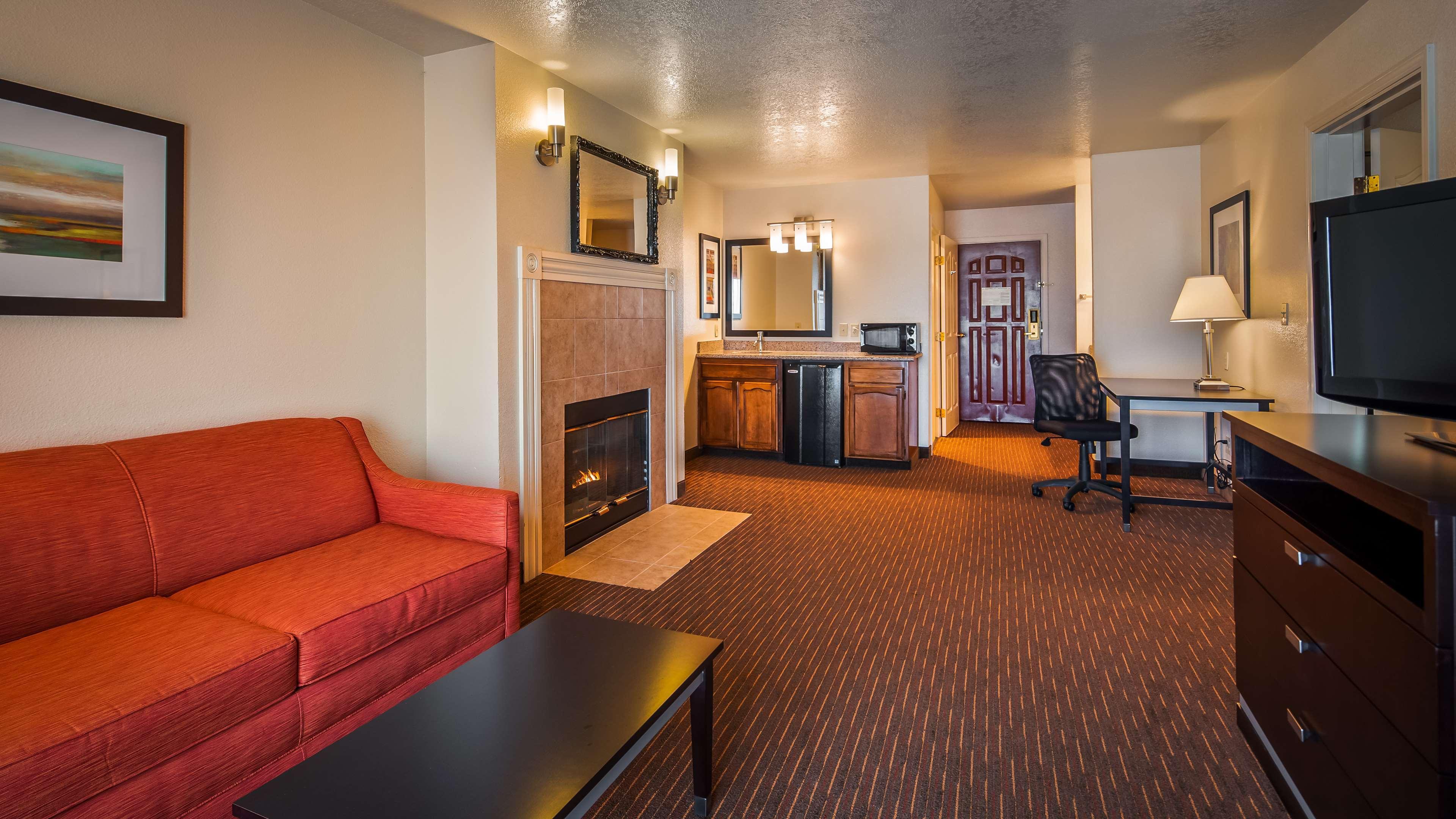 Best Western Luxury Inn Tracy Bagian luar foto