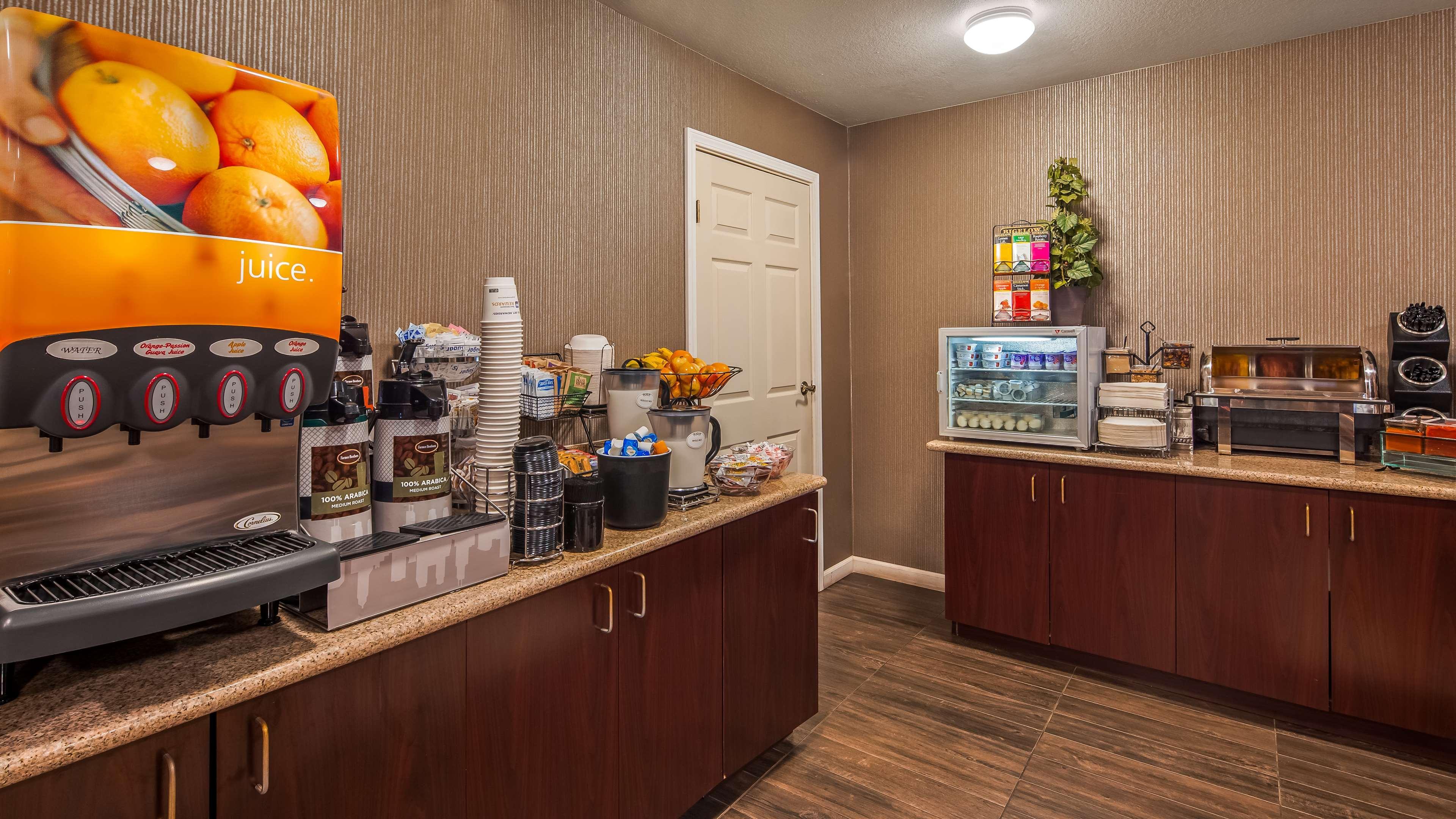 Best Western Luxury Inn Tracy Bagian luar foto