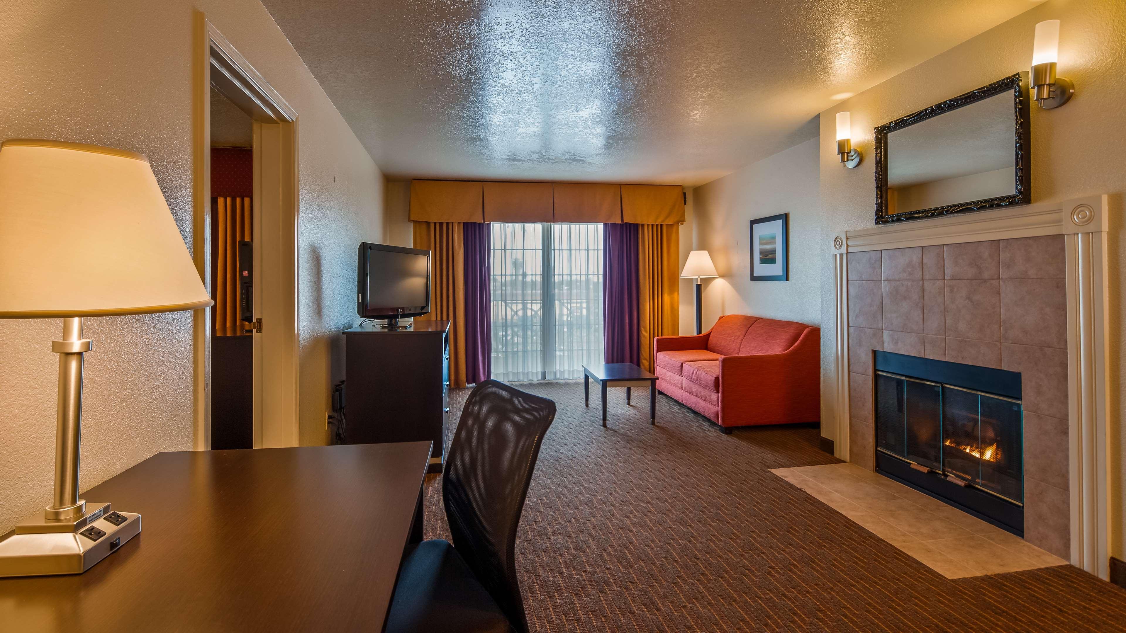 Best Western Luxury Inn Tracy Bagian luar foto