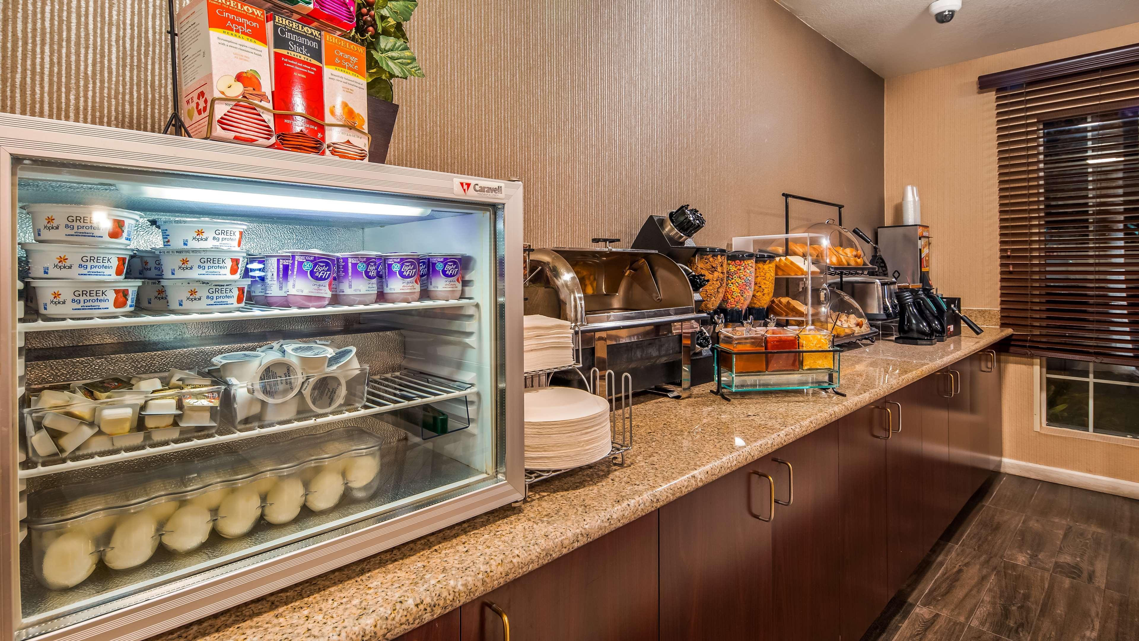 Best Western Luxury Inn Tracy Bagian luar foto