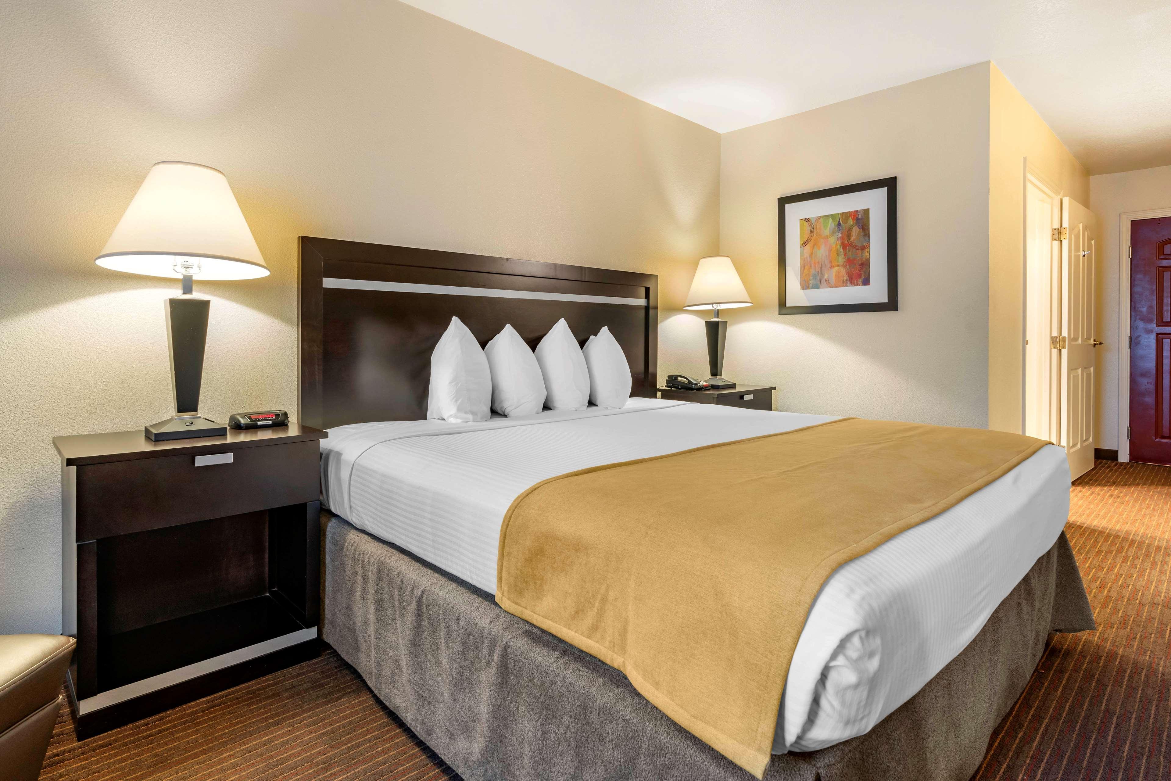 Best Western Luxury Inn Tracy Bagian luar foto