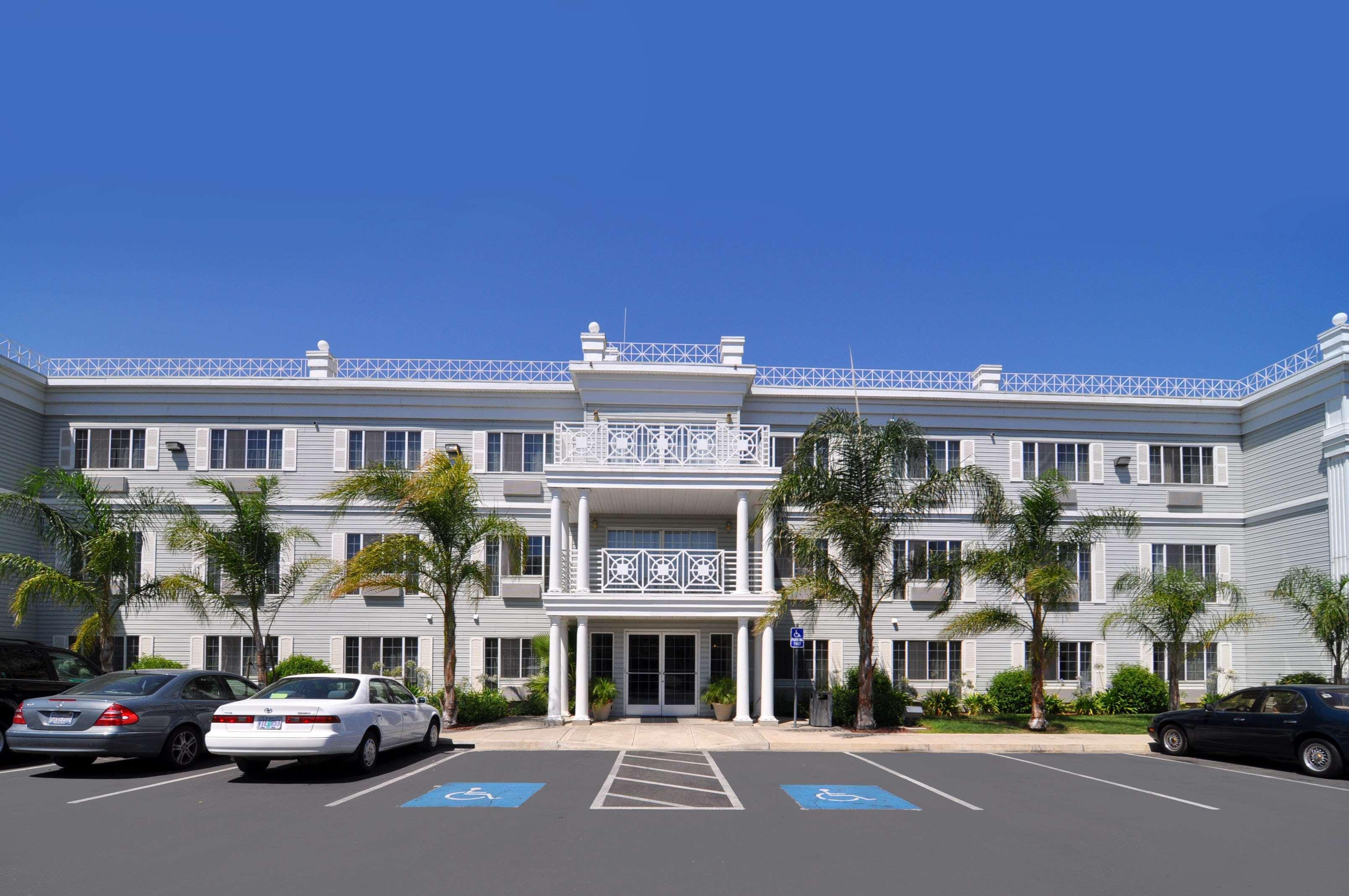Best Western Luxury Inn Tracy Bagian luar foto