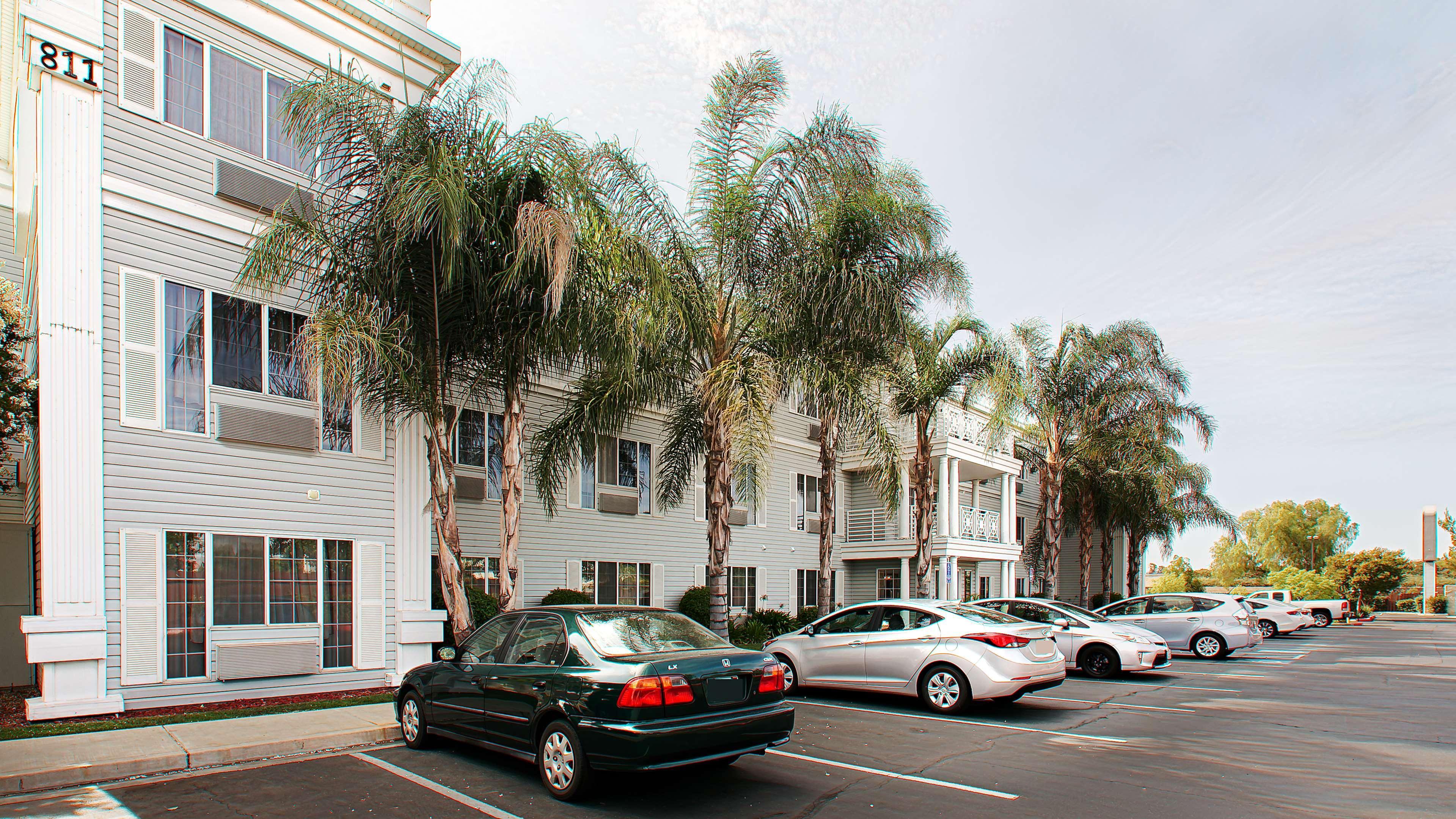 Best Western Luxury Inn Tracy Bagian luar foto