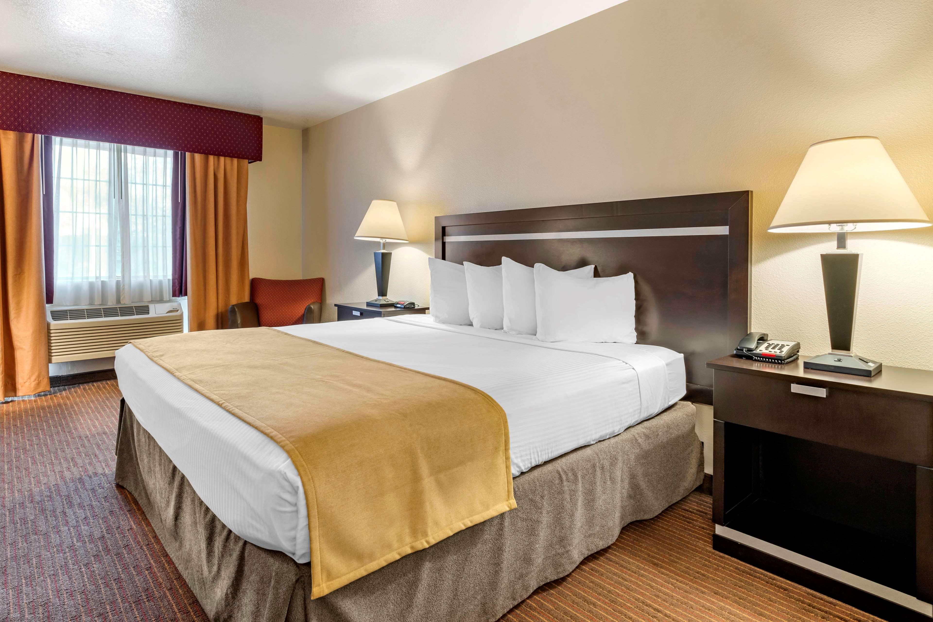 Best Western Luxury Inn Tracy Bagian luar foto