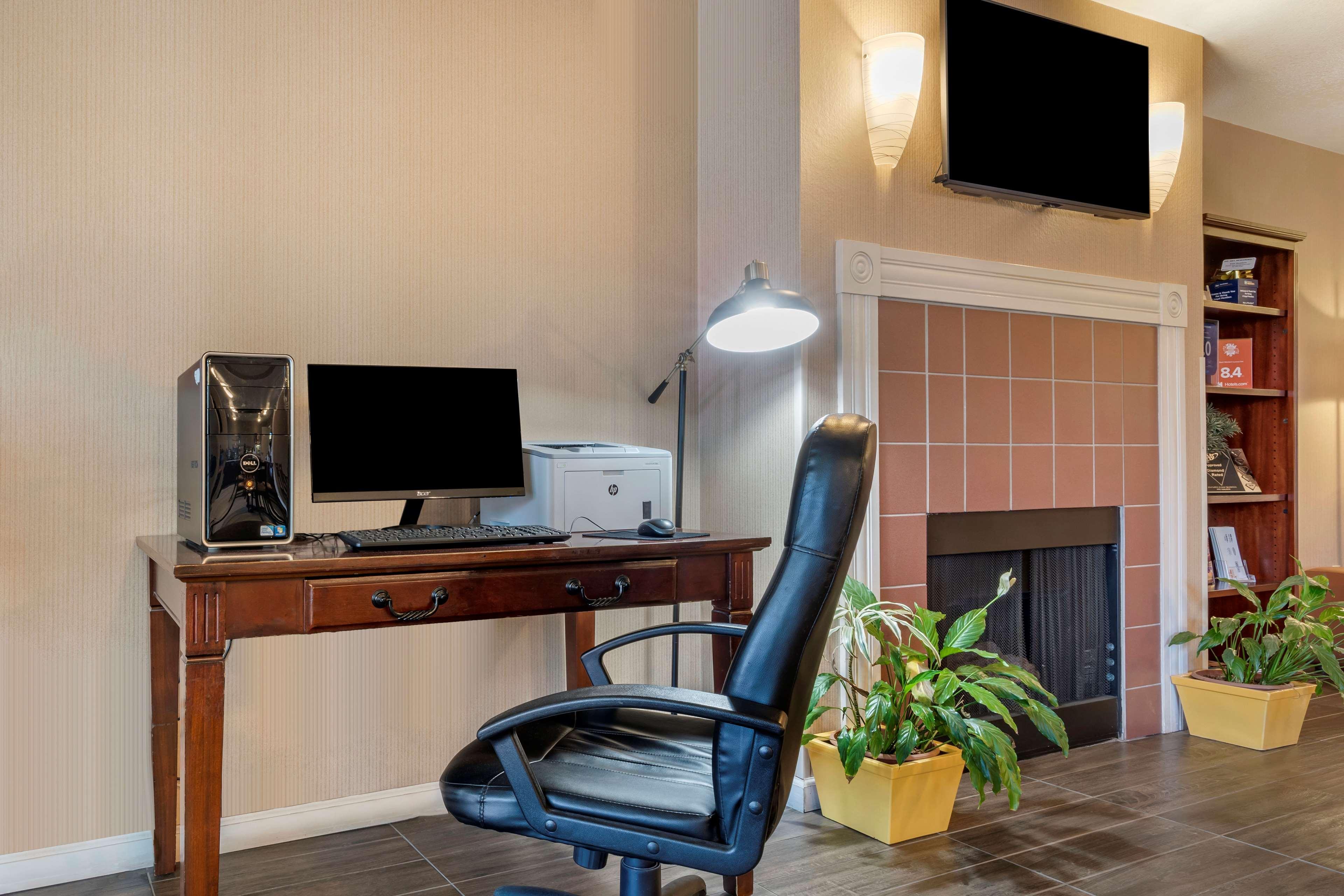 Best Western Luxury Inn Tracy Bagian luar foto