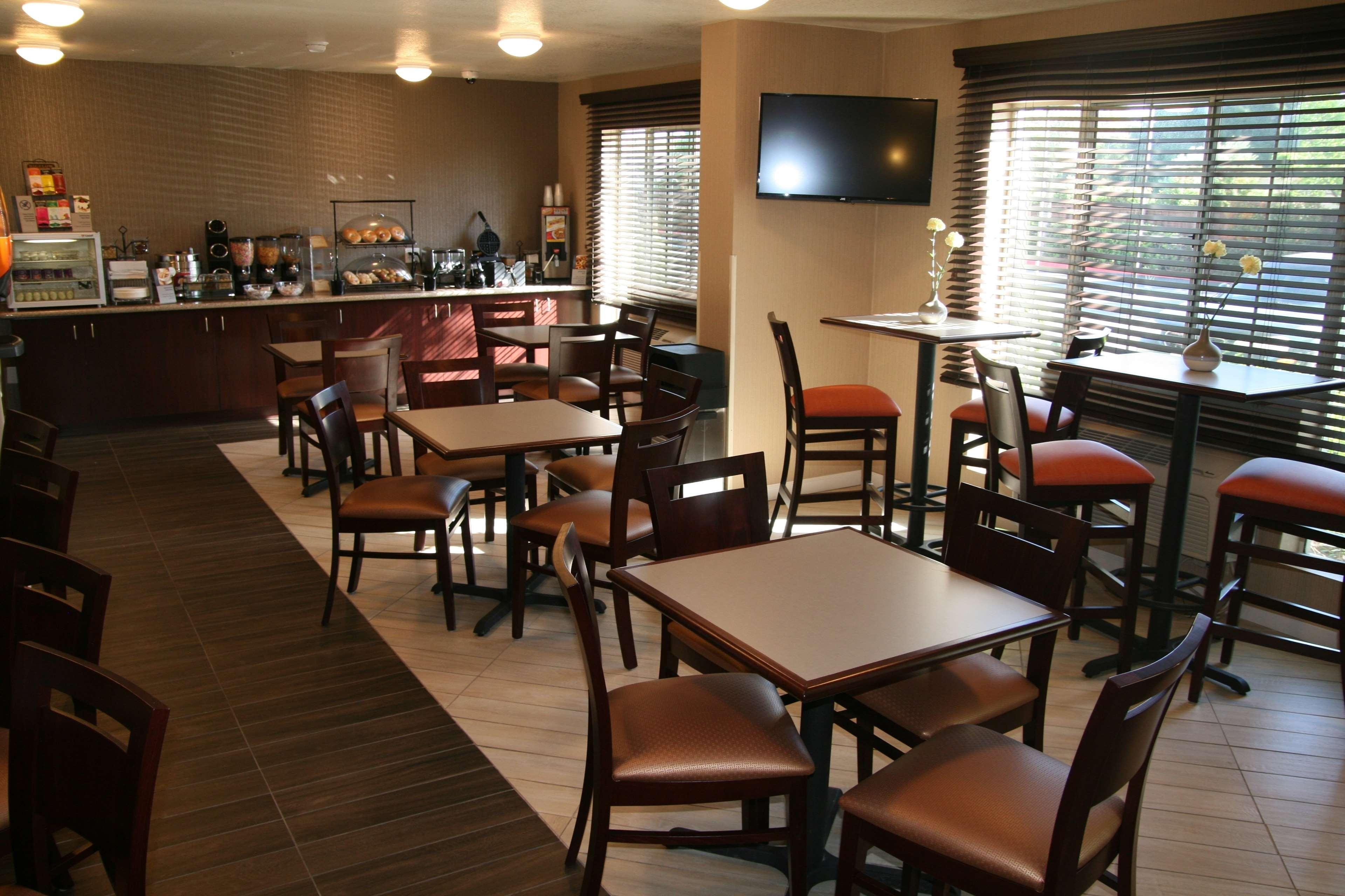 Best Western Luxury Inn Tracy Bagian luar foto