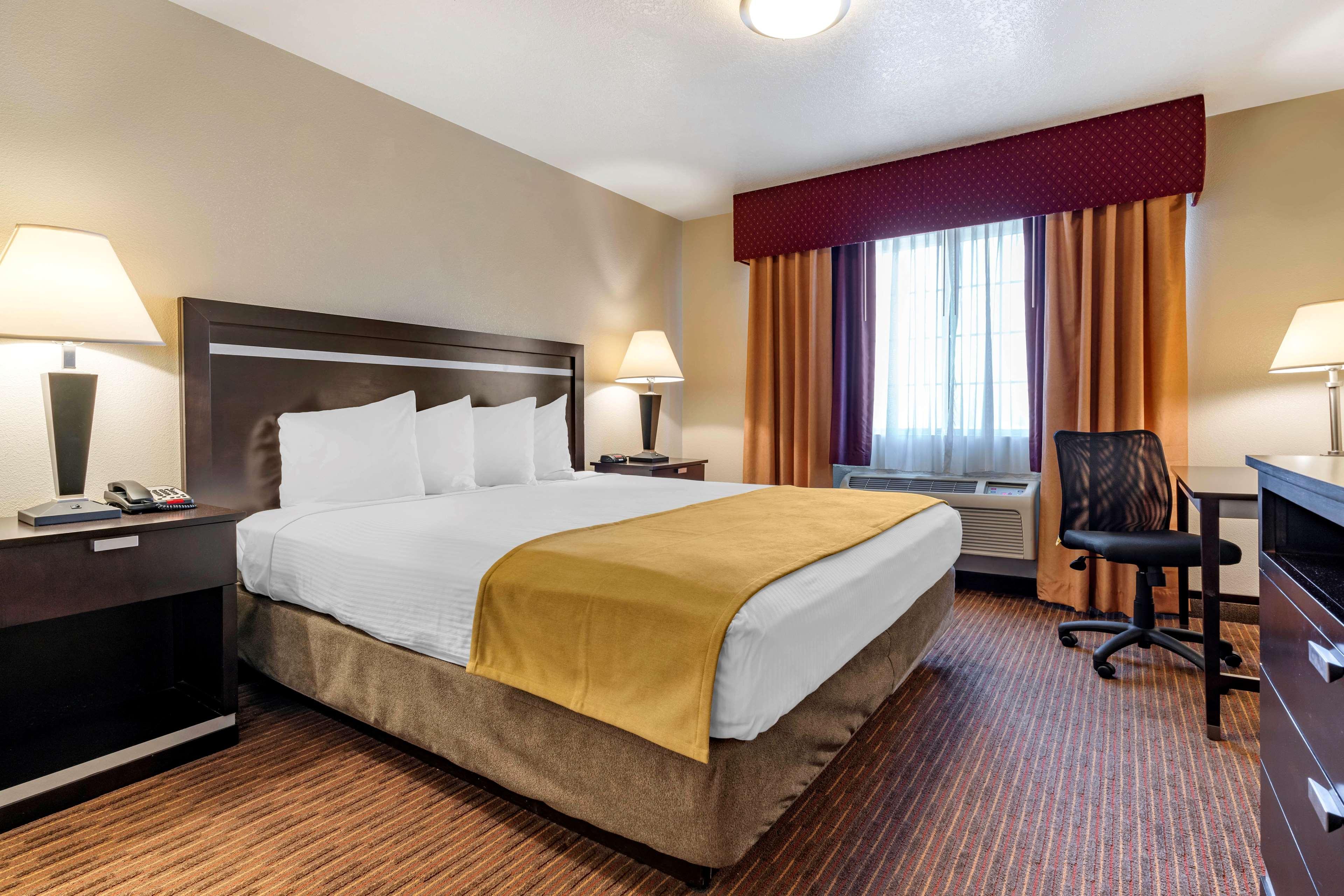 Best Western Luxury Inn Tracy Bagian luar foto