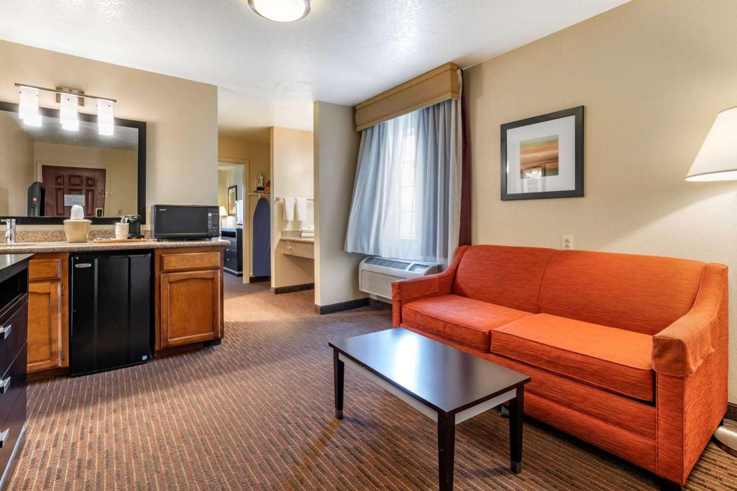 Best Western Luxury Inn Tracy Bagian luar foto