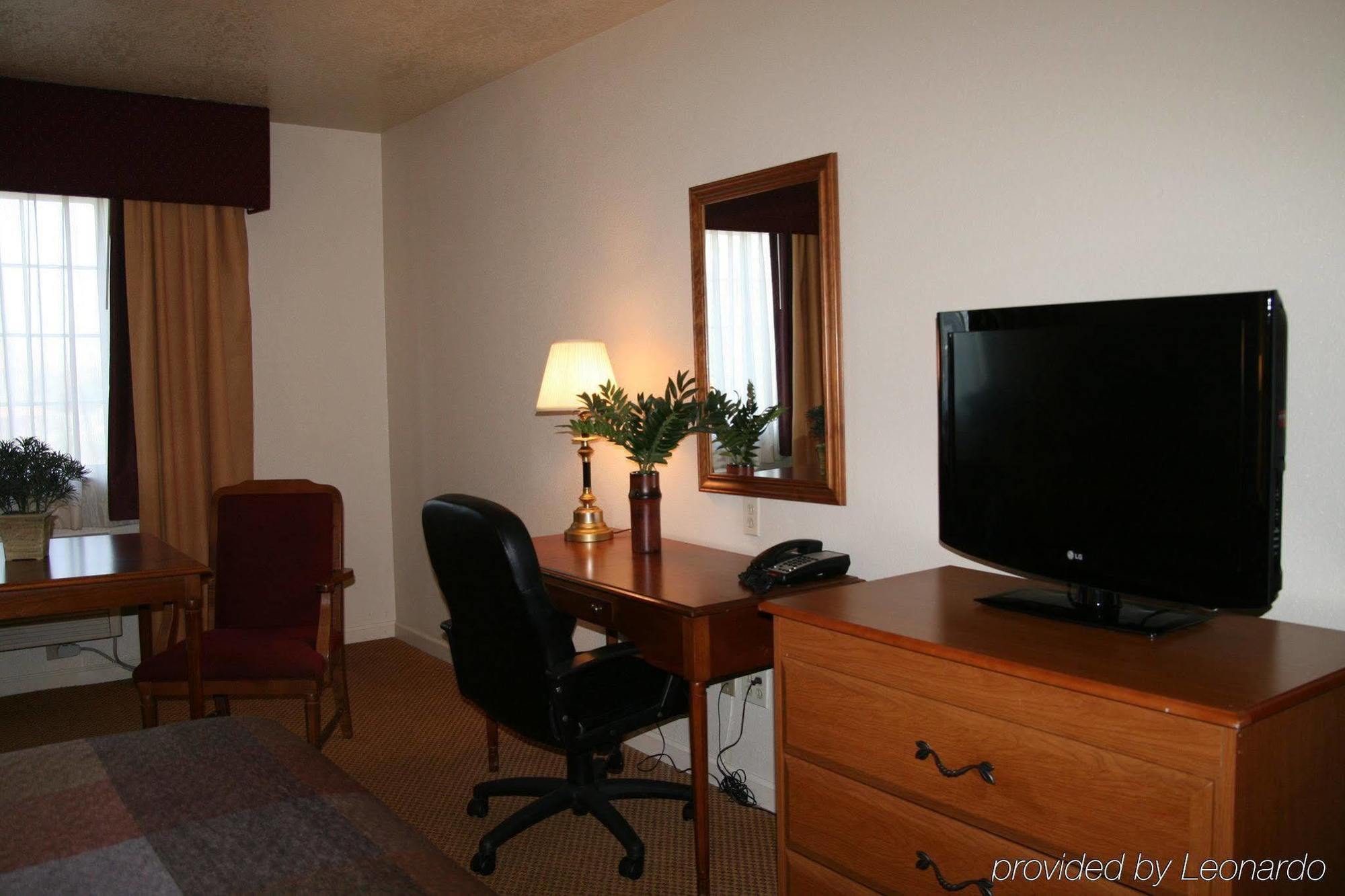 Best Western Luxury Inn Tracy Ruang foto