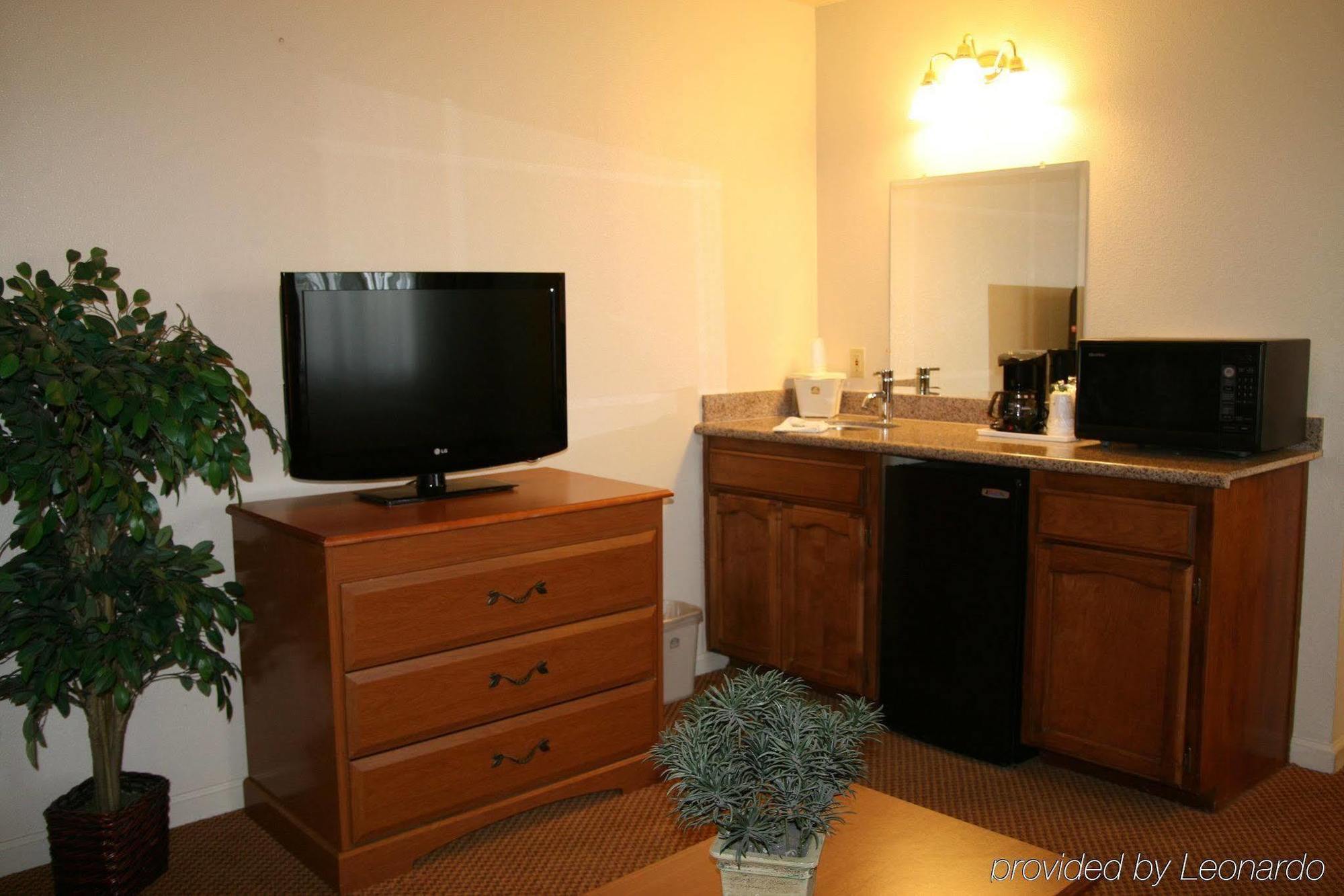 Best Western Luxury Inn Tracy Ruang foto